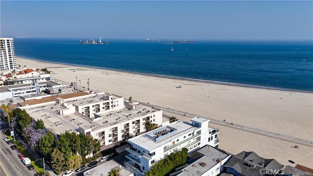 Image 1 of property listing at 23 4th Place 6, Long Beach, CA 90802