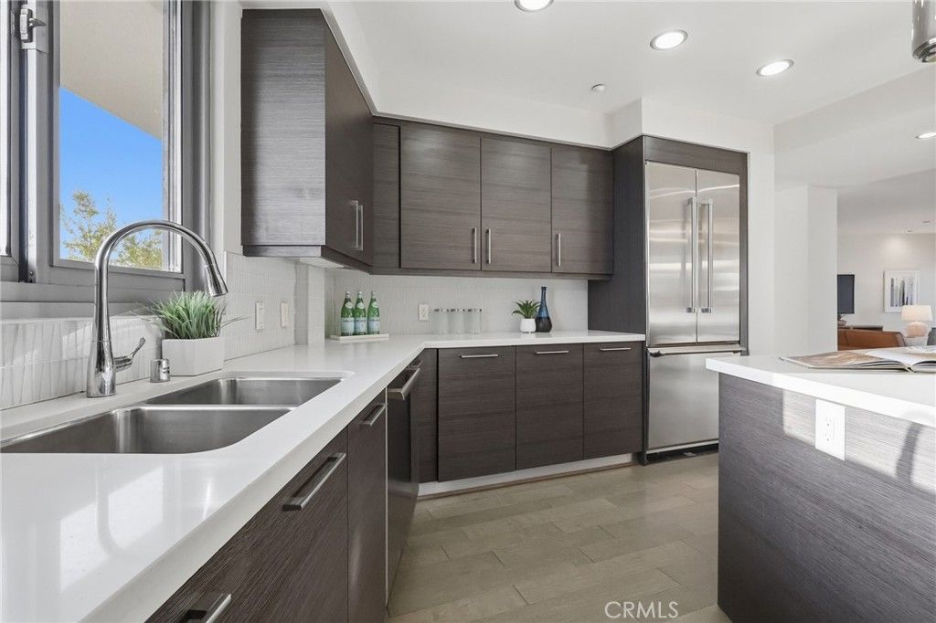 Image 20 of property listing at 23 4th Place 6, Long Beach, CA 90802