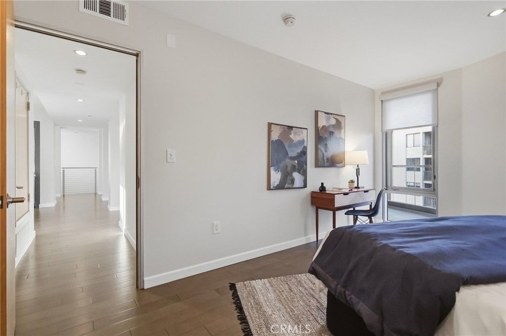 Image 22 of property listing at 23 4th Place 6, Long Beach, CA 90802