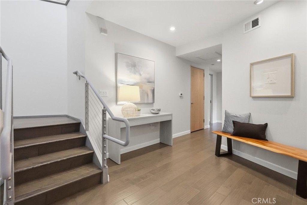 Image 27 of property listing at 23 4th Place 6, Long Beach, CA 90802