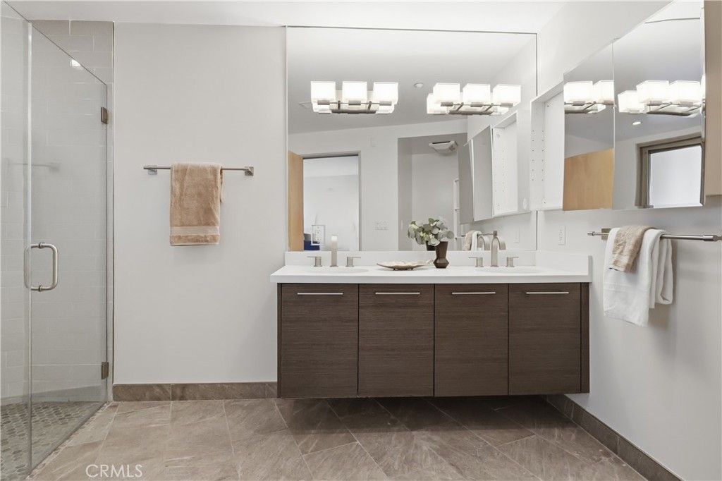 Image 31 of property listing at 23 4th Place 6, Long Beach, CA 90802