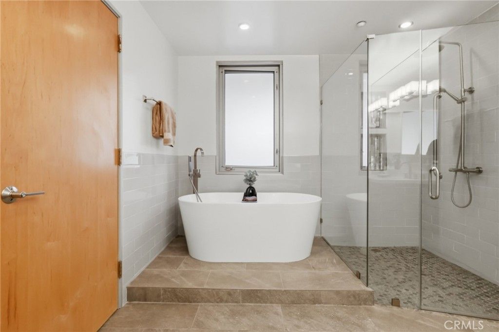 Image 33 of property listing at 23 4th Place 6, Long Beach, CA 90802