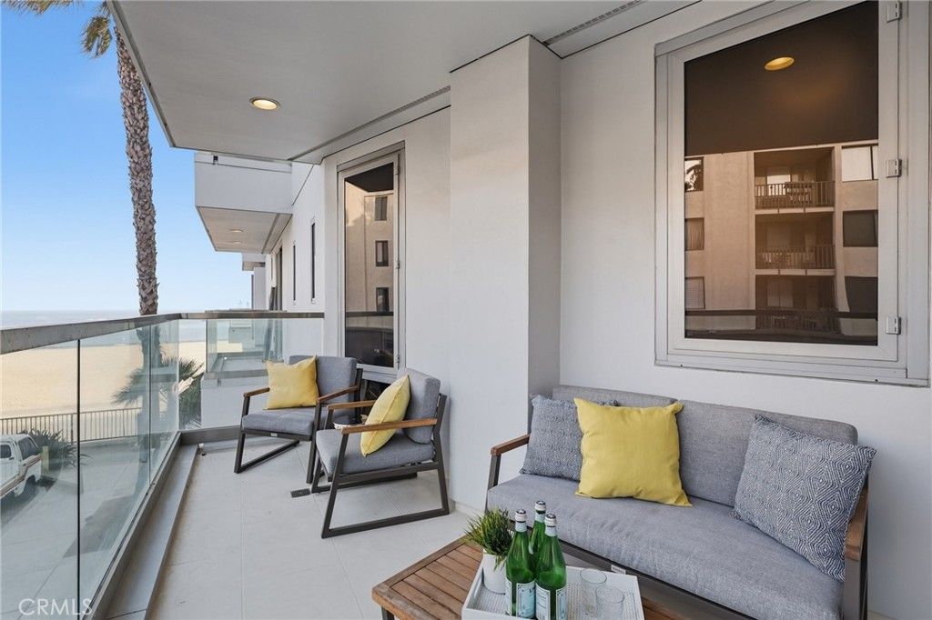 Image 34 of property listing at 23 4th Place 6, Long Beach, CA 90802