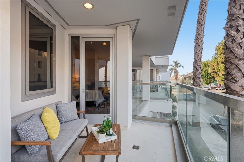 Image 35 of property listing at 23 4th Place 6, Long Beach, CA 90802