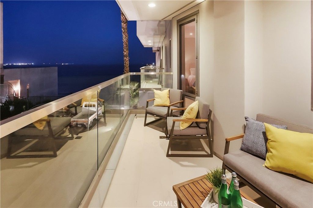 Image 36 of property listing at 23 4th Place 6, Long Beach, CA 90802
