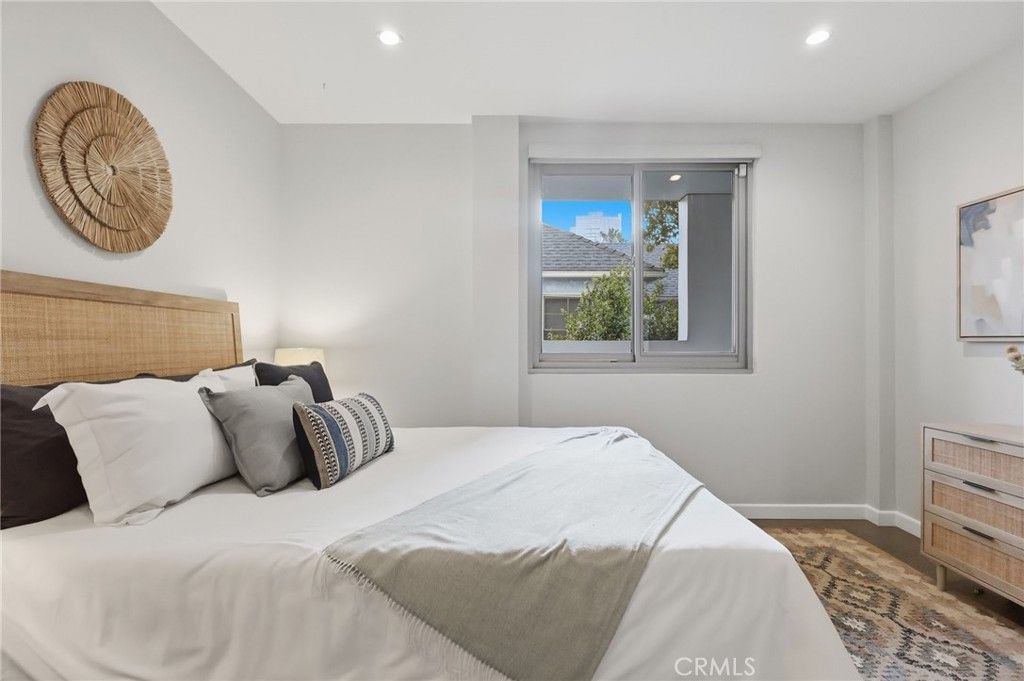Image 38 of property listing at 23 4th Place 6, Long Beach, CA 90802