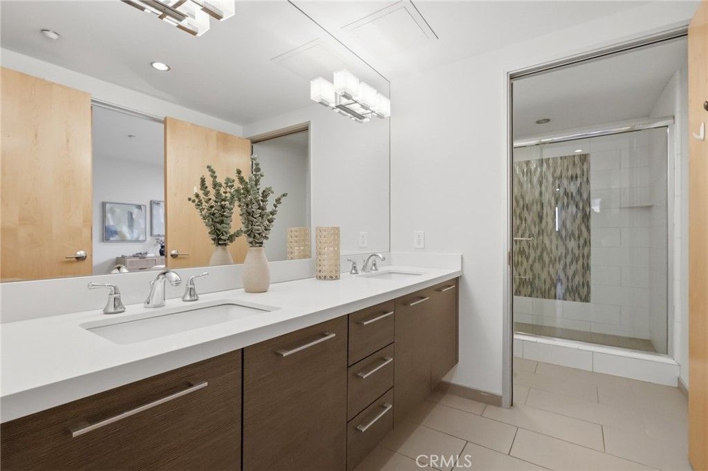 Image 40 of property listing at 23 4th Place 6, Long Beach, CA 90802