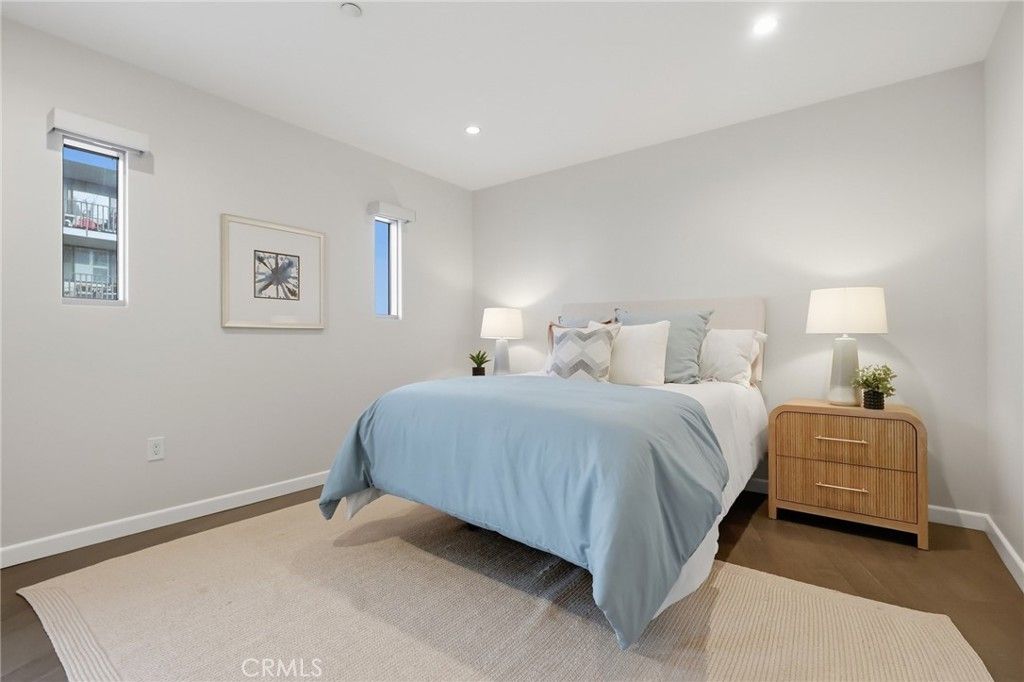 Image 42 of property listing at 23 4th Place 6, Long Beach, CA 90802