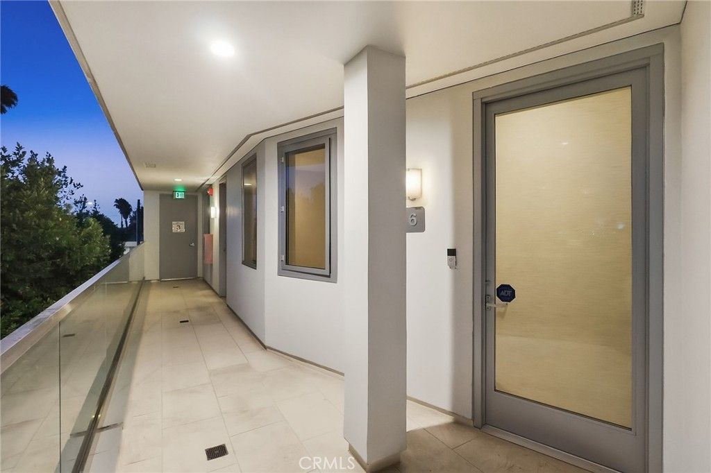 Image 46 of property listing at 23 4th Place 6, Long Beach, CA 90802