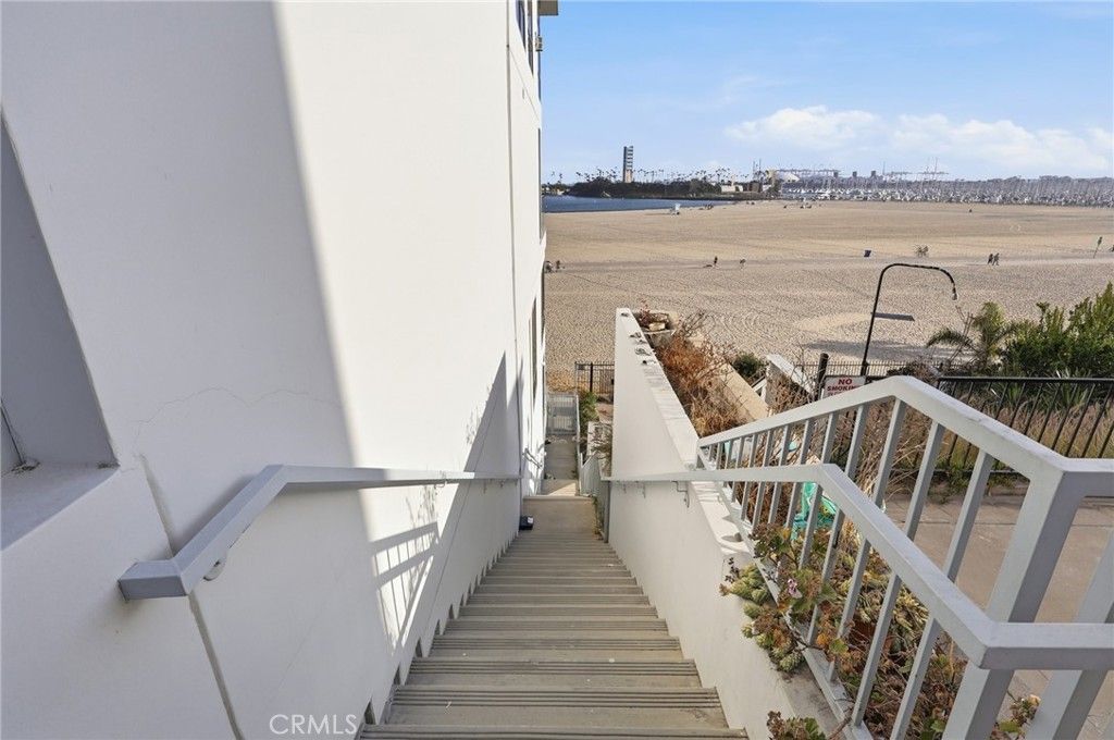Image 47 of property listing at 23 4th Place 6, Long Beach, CA 90802