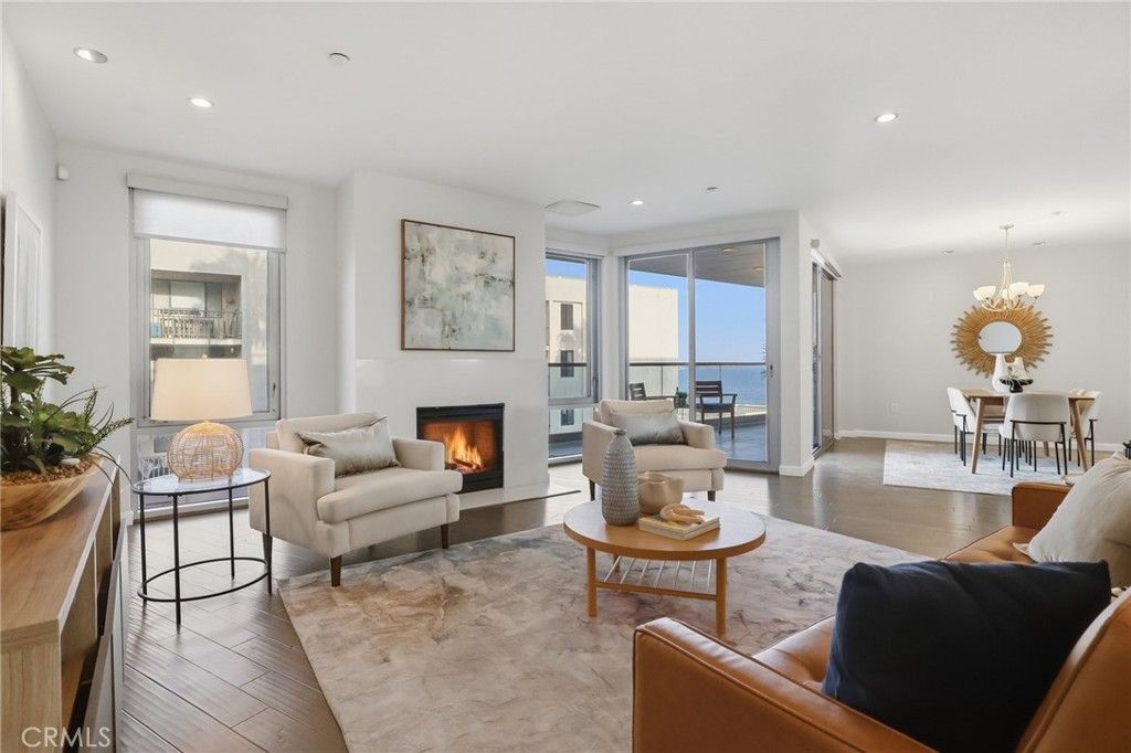 Image 4 of property listing at 23 4th Place 6, Long Beach, CA 90802