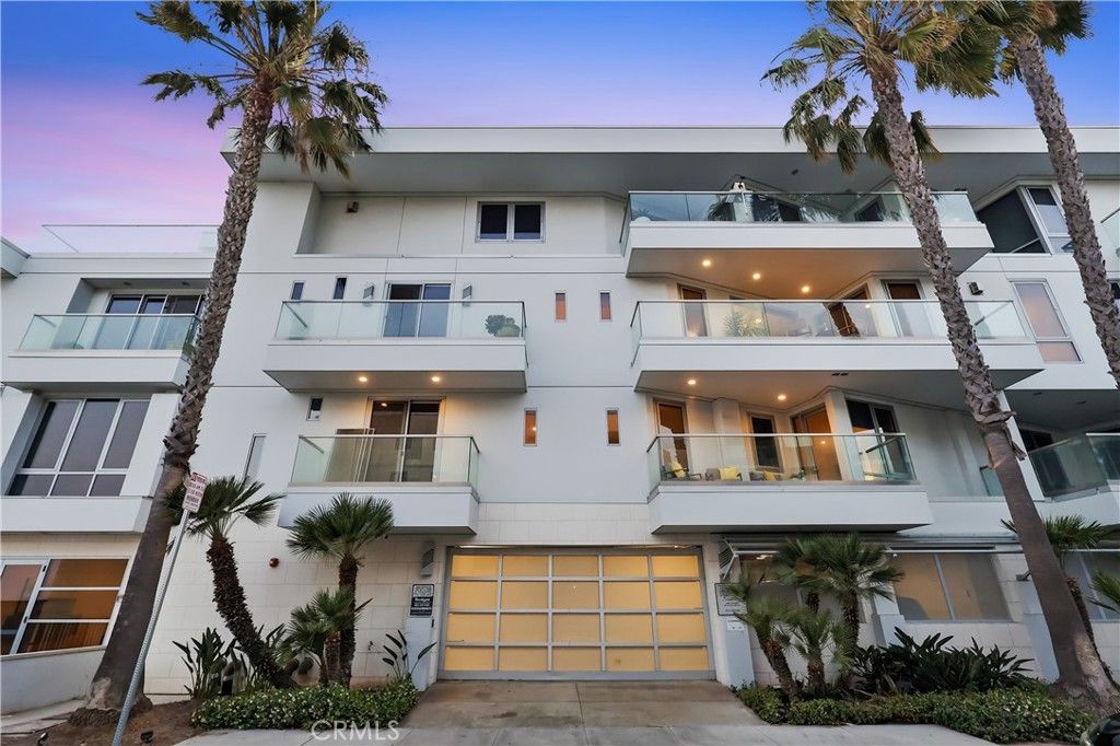 Image 50 of property listing at 23 4th Place 6, Long Beach, CA 90802