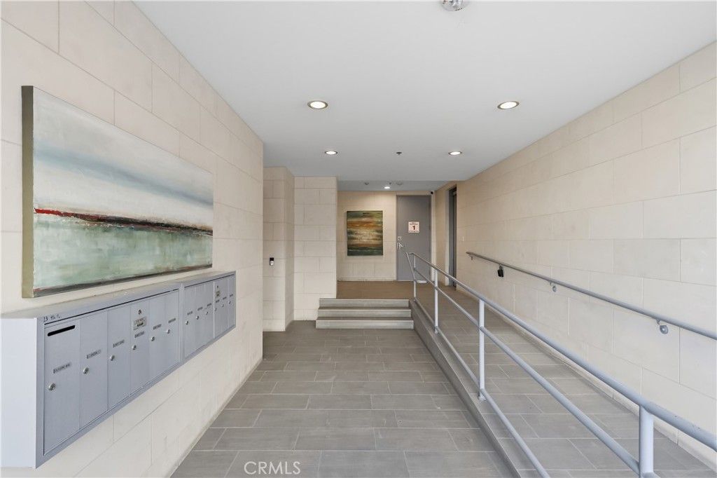 Image 53 of property listing at 23 4th Place 6, Long Beach, CA 90802