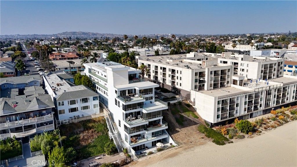 Image 54 of property listing at 23 4th Place 6, Long Beach, CA 90802