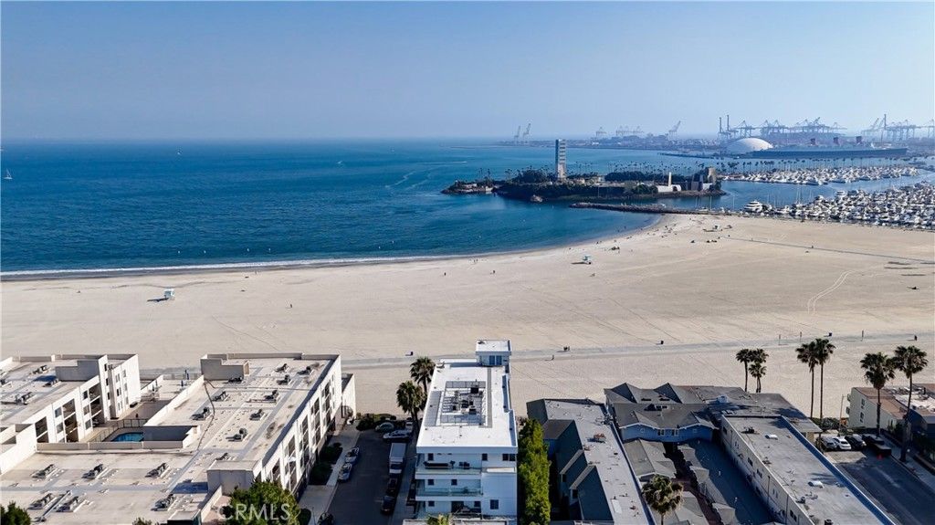 Image 55 of property listing at 23 4th Place 6, Long Beach, CA 90802