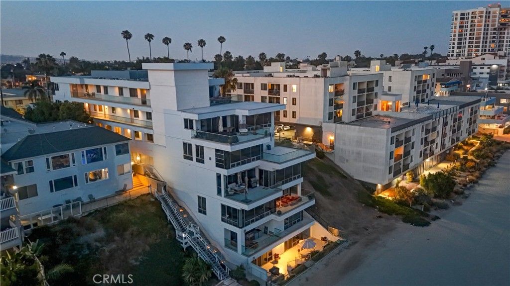 Image 60 of property listing at 23 4th Place 6, Long Beach, CA 90802