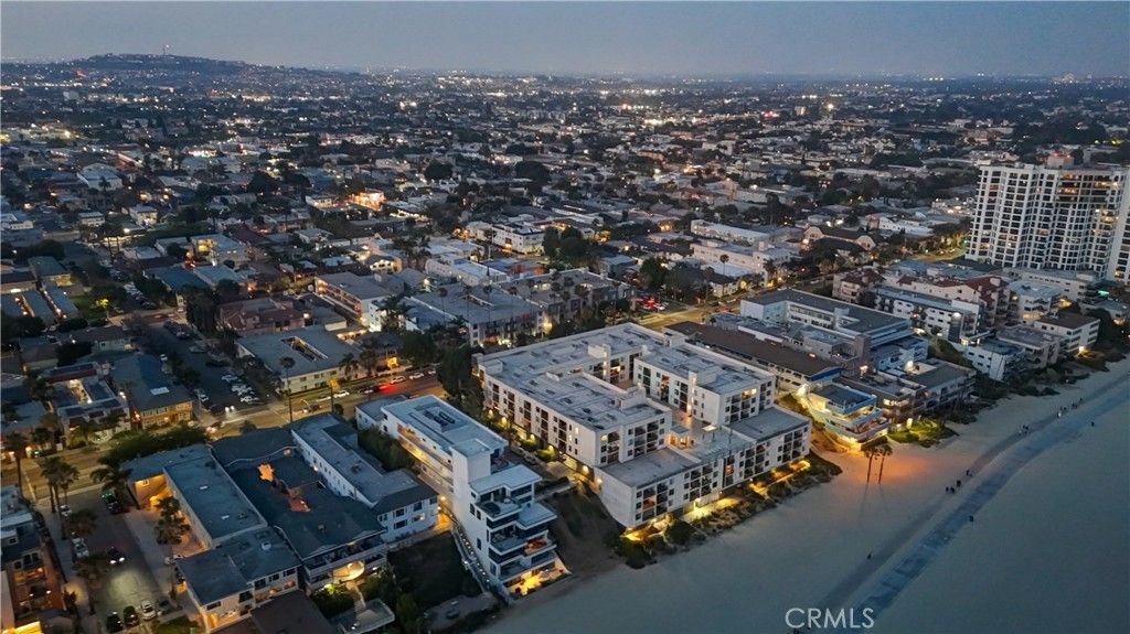 Image 65 of property listing at 23 4th Place 6, Long Beach, CA 90802