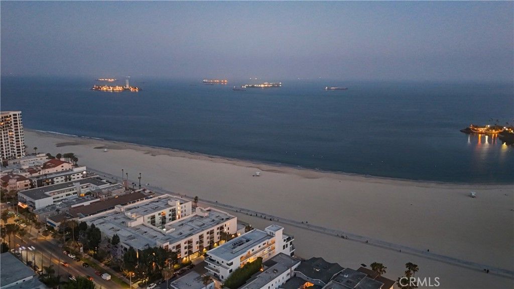Image 67 of property listing at 23 4th Place 6, Long Beach, CA 90802