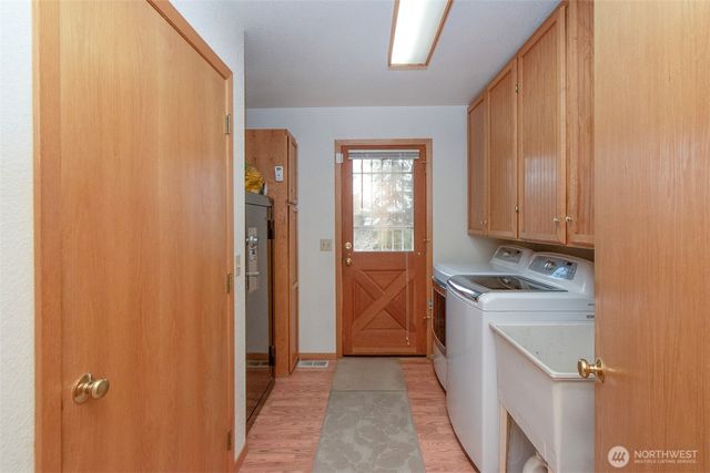 202 W Emerald Forest Lane, Sequim, WA 98382