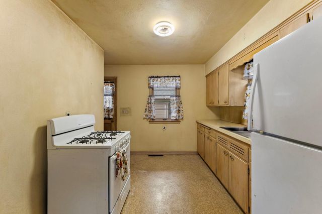 1590 Payne Avenue, Saint Paul, MN 55130