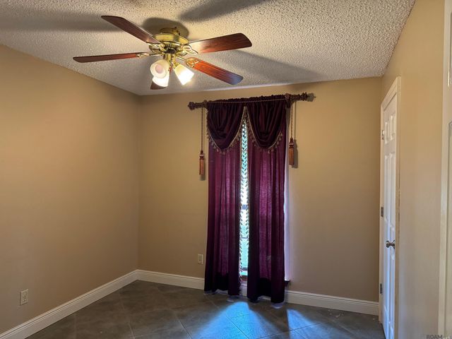 26806 Pen Dr, Walker, LA 70785