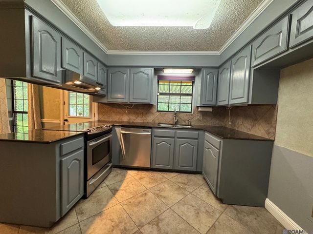 26806 Pen Dr, Walker, LA 70785