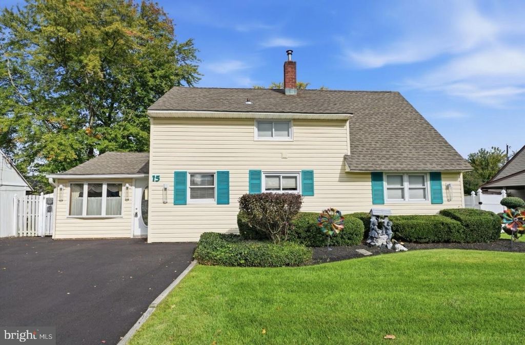 15 RUBY LN, LEVITTOWN, PA 19055 — exterior
