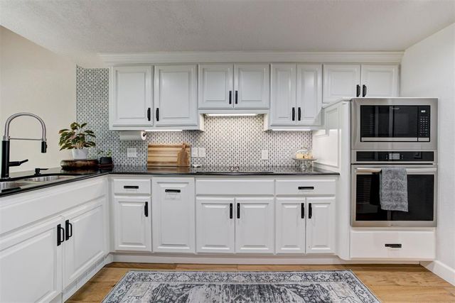 3 Rustic Hills Street, Norman, OK 73072