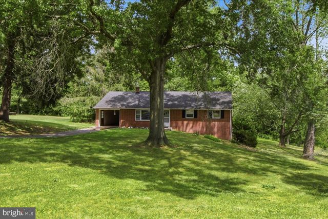 329 FAIRVIEW DR, Lititz, PA 17543
