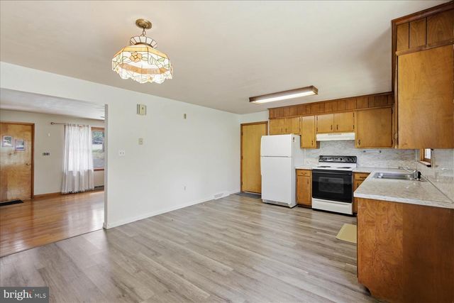 329 FAIRVIEW DR, Lititz, PA 17543