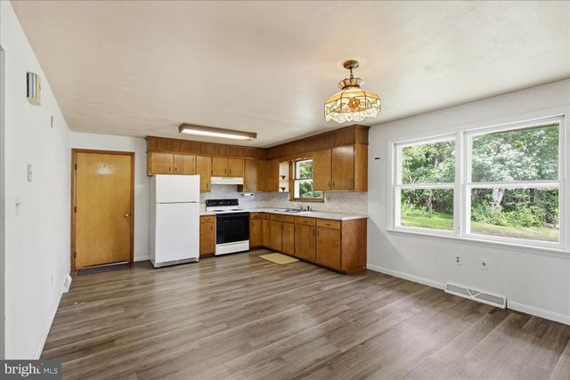 329 FAIRVIEW DR, Lititz, PA 17543