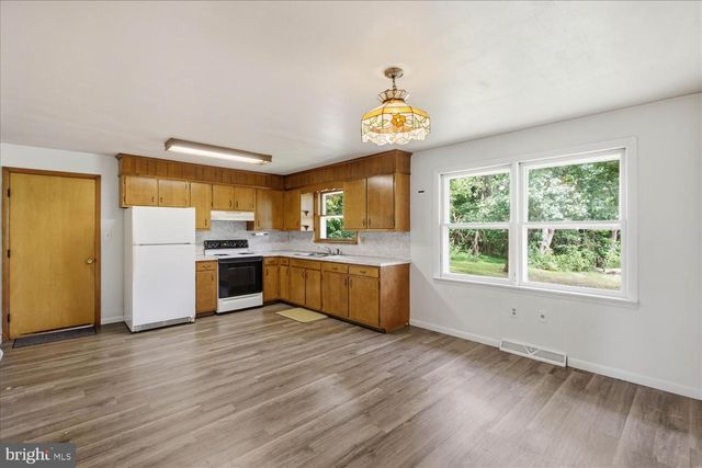 329 FAIRVIEW DR, Lititz, PA 17543