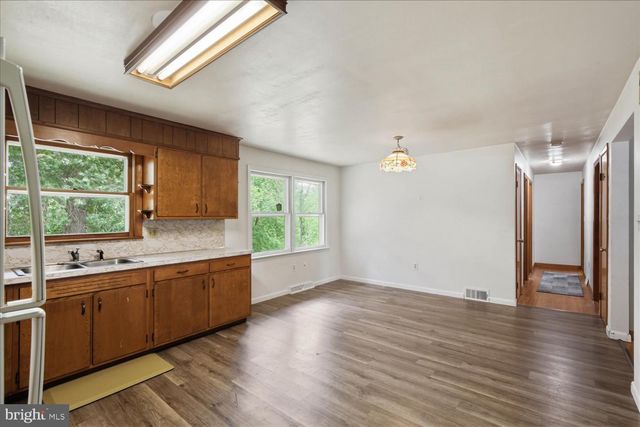 329 FAIRVIEW DR, Lititz, PA 17543