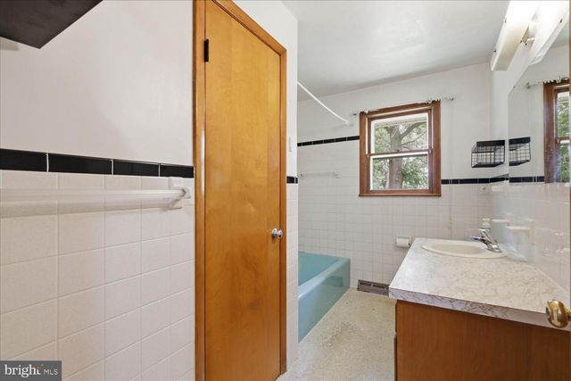 329 FAIRVIEW DR, Lititz, PA 17543