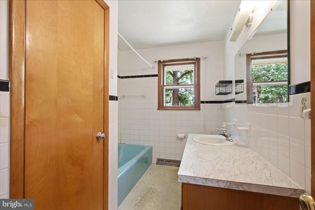 329 FAIRVIEW DR, Lititz, PA 17543