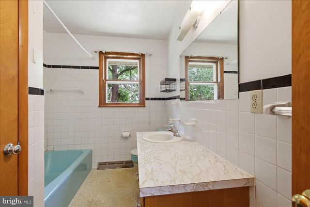 329 FAIRVIEW DR, Lititz, PA 17543