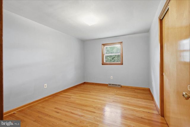 329 FAIRVIEW DR, Lititz, PA 17543