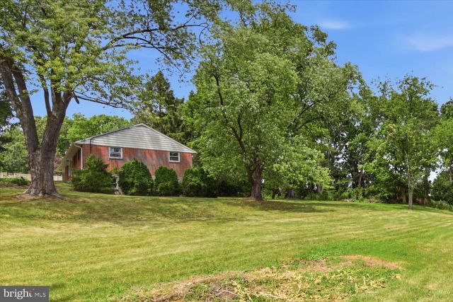 329 FAIRVIEW DR, Lititz, PA 17543