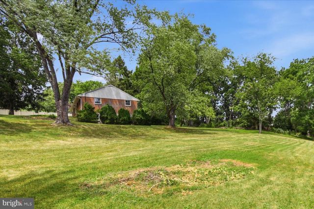 329 FAIRVIEW DR, Lititz, PA 17543