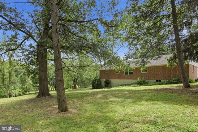 329 FAIRVIEW DR, Lititz, PA 17543
