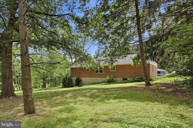 329 FAIRVIEW DR, Lititz, PA 17543