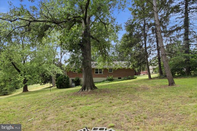 329 FAIRVIEW DR, Lititz, PA 17543