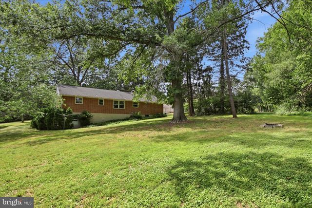 329 FAIRVIEW DR, Lititz, PA 17543