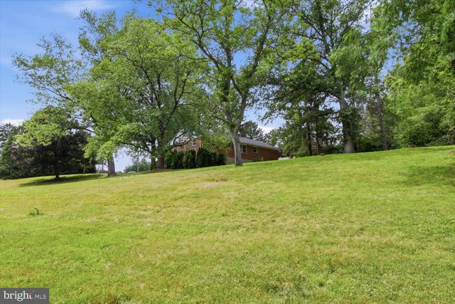 329 FAIRVIEW DR, Lititz, PA 17543
