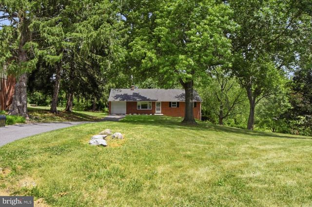 329 FAIRVIEW DR, Lititz, PA 17543