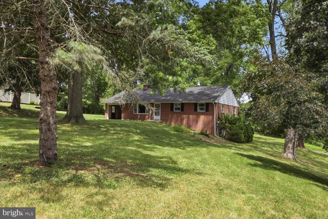 329 FAIRVIEW DR, Lititz, PA 17543