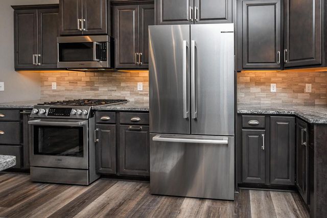 738 Willow Bend DRIVE, Waterford, WI 53185