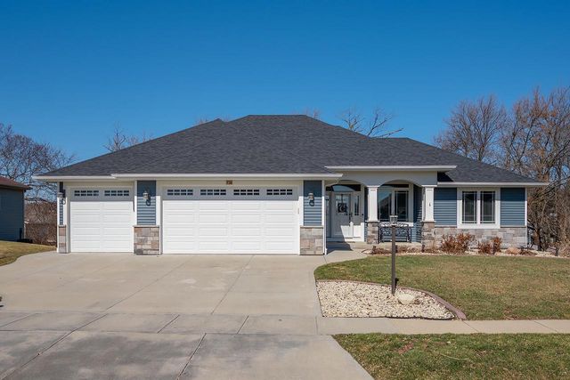 738 Willow Bend DRIVE, Waterford, WI 53185