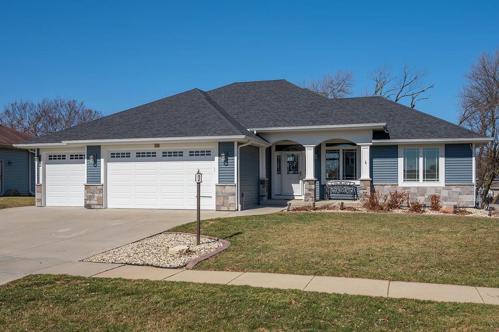 738 Willow Bend DRIVE, Waterford, WI 53185