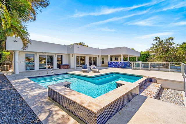 2091 NE 191st Dr, North Miami Beach, FL 33179